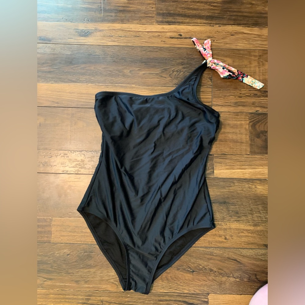 Women’s one piece bathing suit